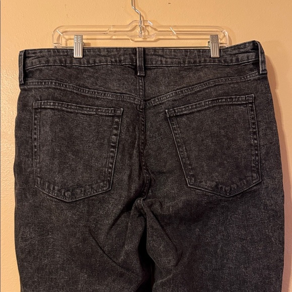 Old Navy Women's Black Ankle Jeans - Picture 4 of 5